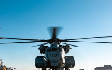 MH-53 Sea Dragons conduct flight operations on USS Gerald R. Ford (CVN 78)