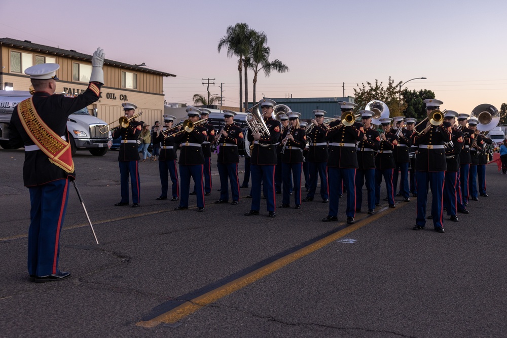 1st MARDIV Band marches in annual Fallbrook Christmas Parade