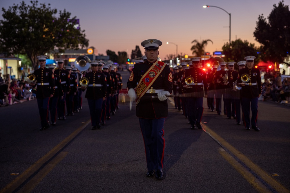 1st MARDIV Band marches in annual Fallbrook Christmas Parade