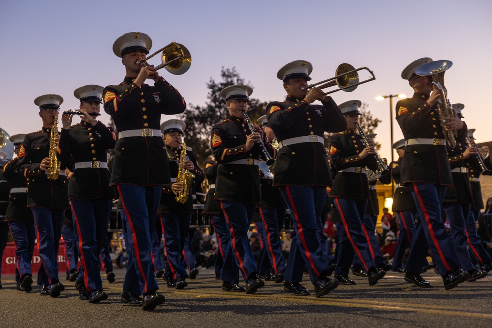1st MARDIV Band marches in annual Fallbrook Christmas Parade