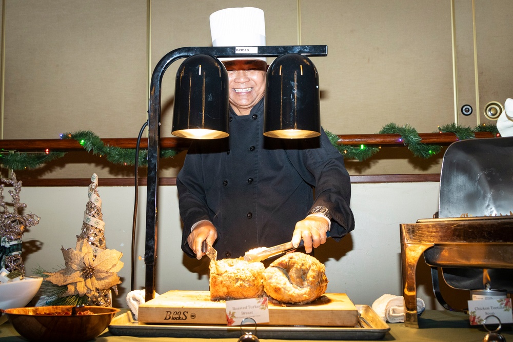 MCI-West Commanding General Hosts Holiday Buffet and Cocktail Reception