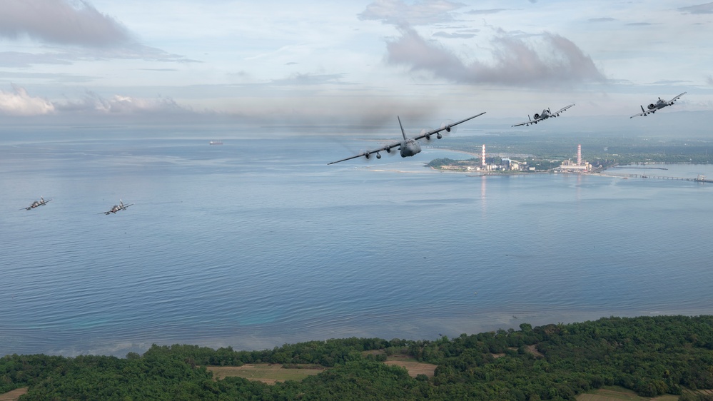 U.S. and Philippine AF take to the skies for formation flight