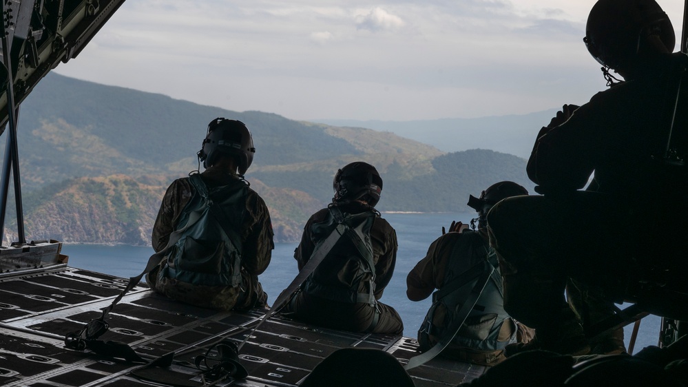 U.S. and Philippine AF take to the skies for formation flight