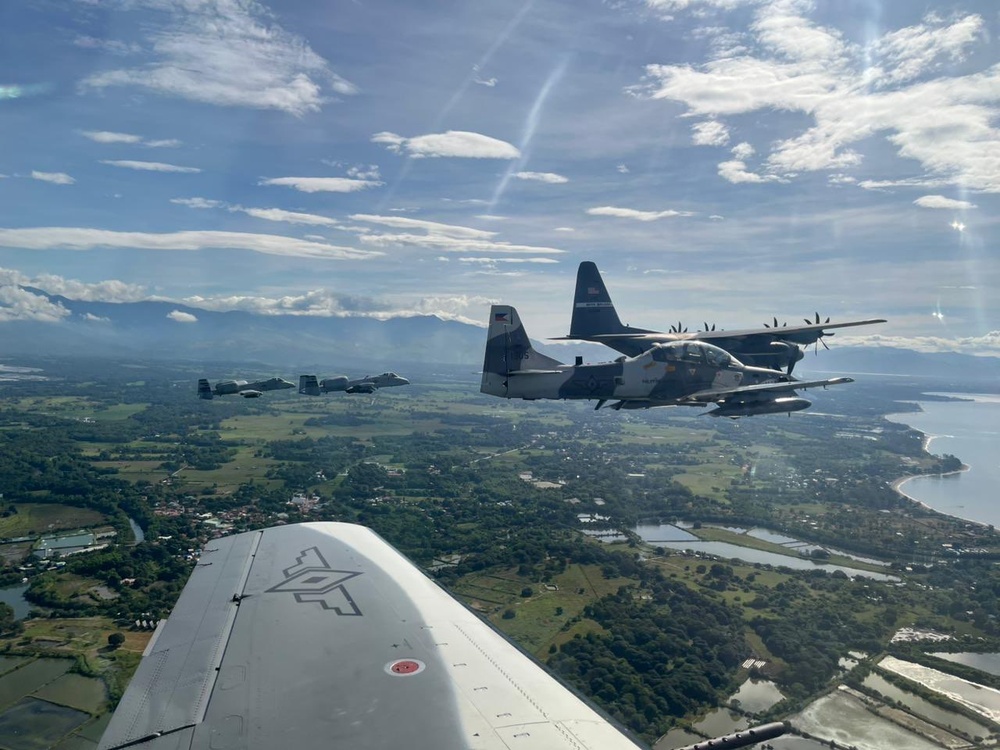 U.S. and Philippine AF take to the skies for formation flight