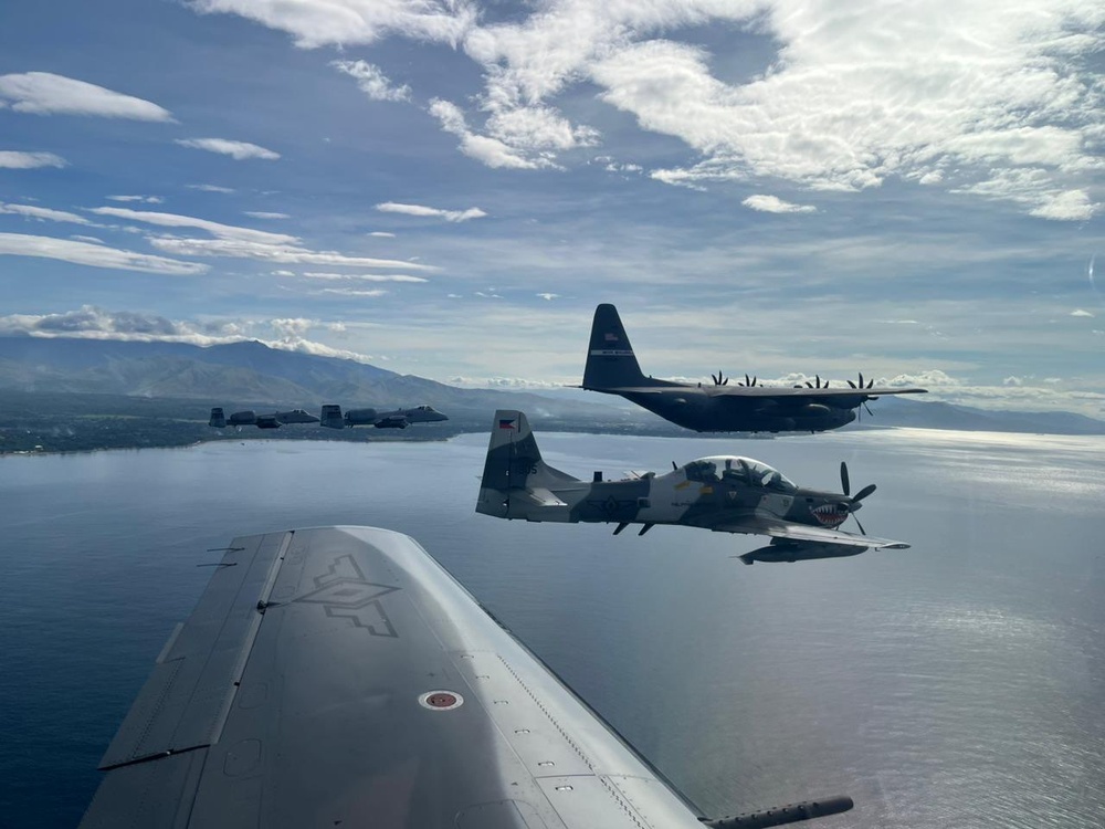 U.S. and Philippine AF take to the skies for formation flight