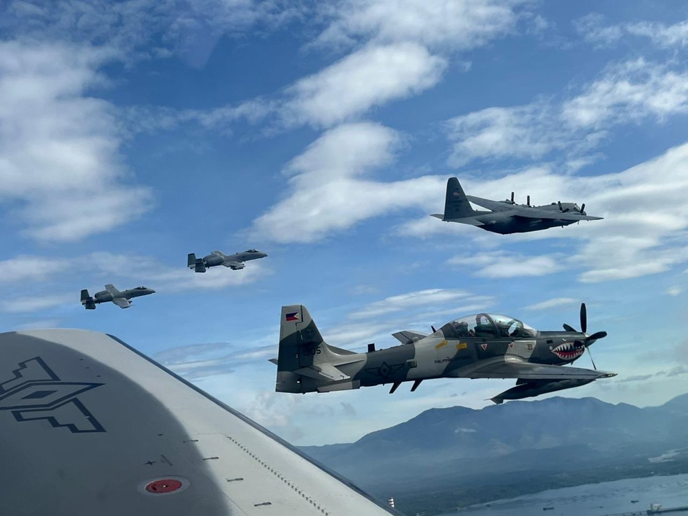 U.S. and Philippine AF take to the skies for formation flight