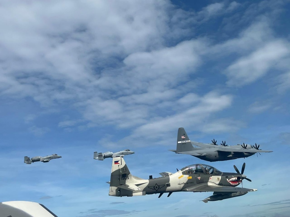 U.S. and Philippine AF take to the skies for formation flight