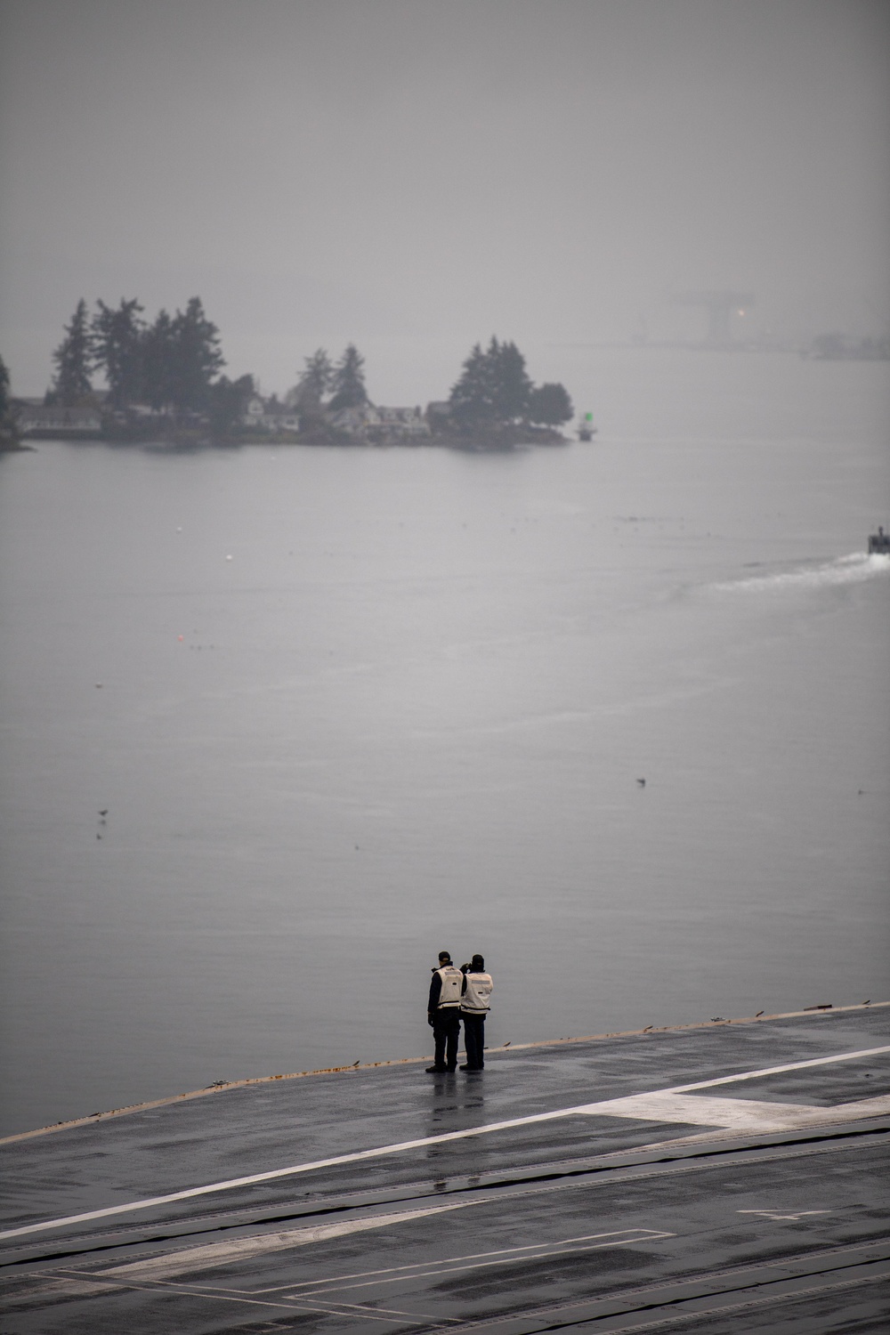 USS Ronald Reagan (CVN 76) arrives at Naval Base Kitsap Bremerton