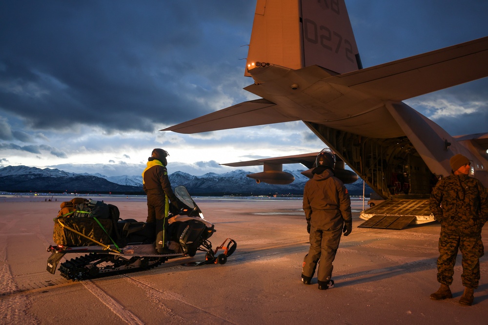 Servicemembers prepare to spread holiday cheer