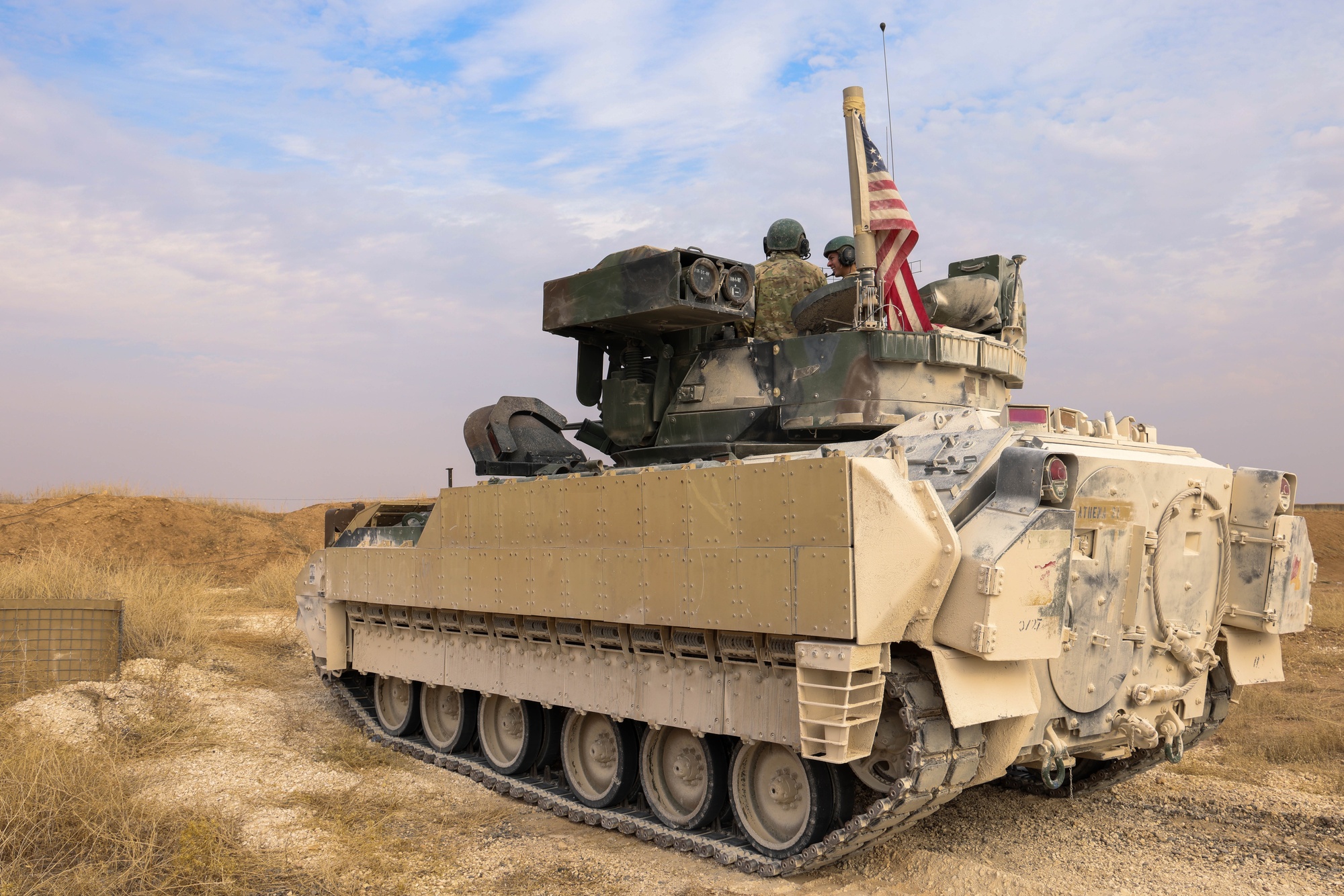 ●THE COALITION / WE'RE 〜 DVIDS - Images - Coalition Forces Secure Perimeter with M2A3