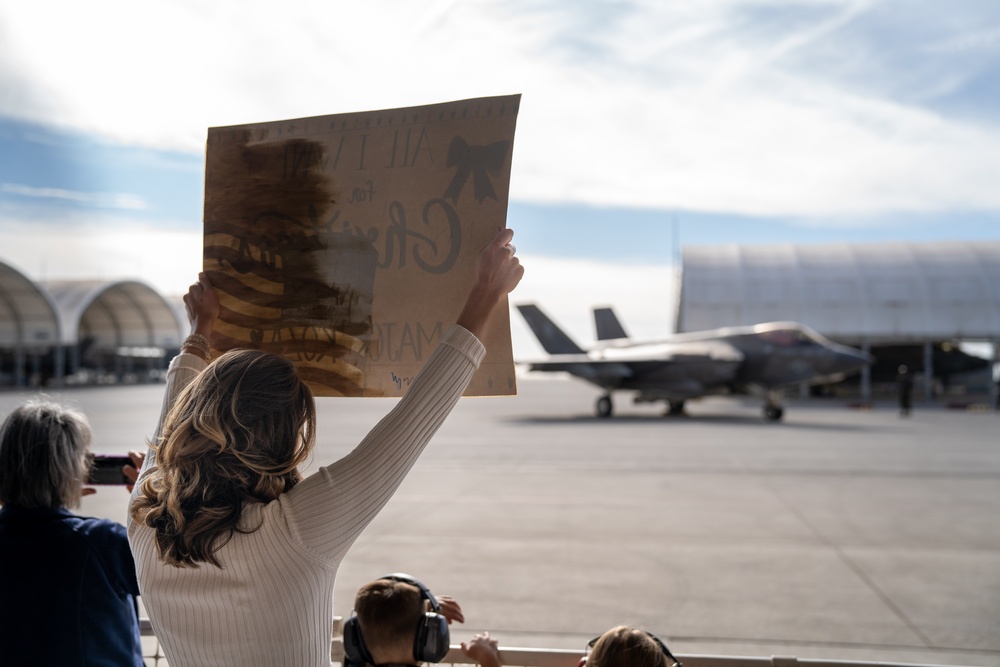 VMFA-314 Returns Home from Combat Deployment