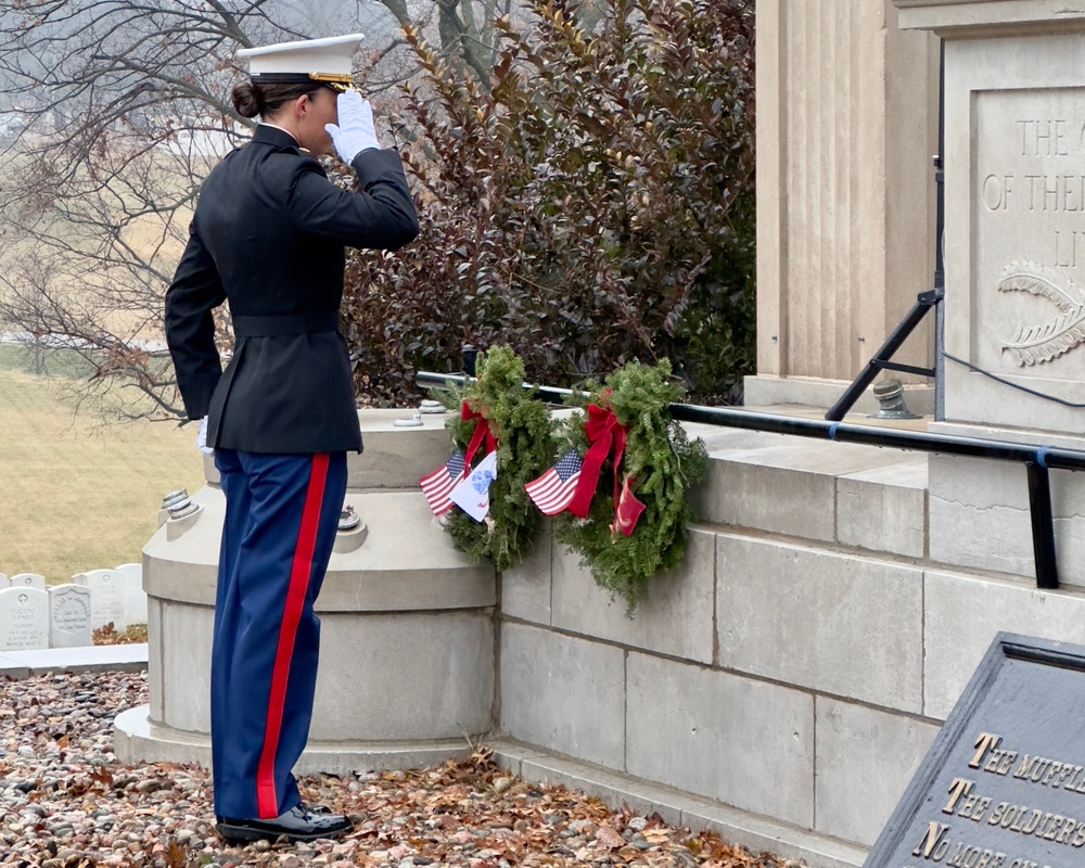 Service Members honor the fallen during Wreaths Across America Ceremony