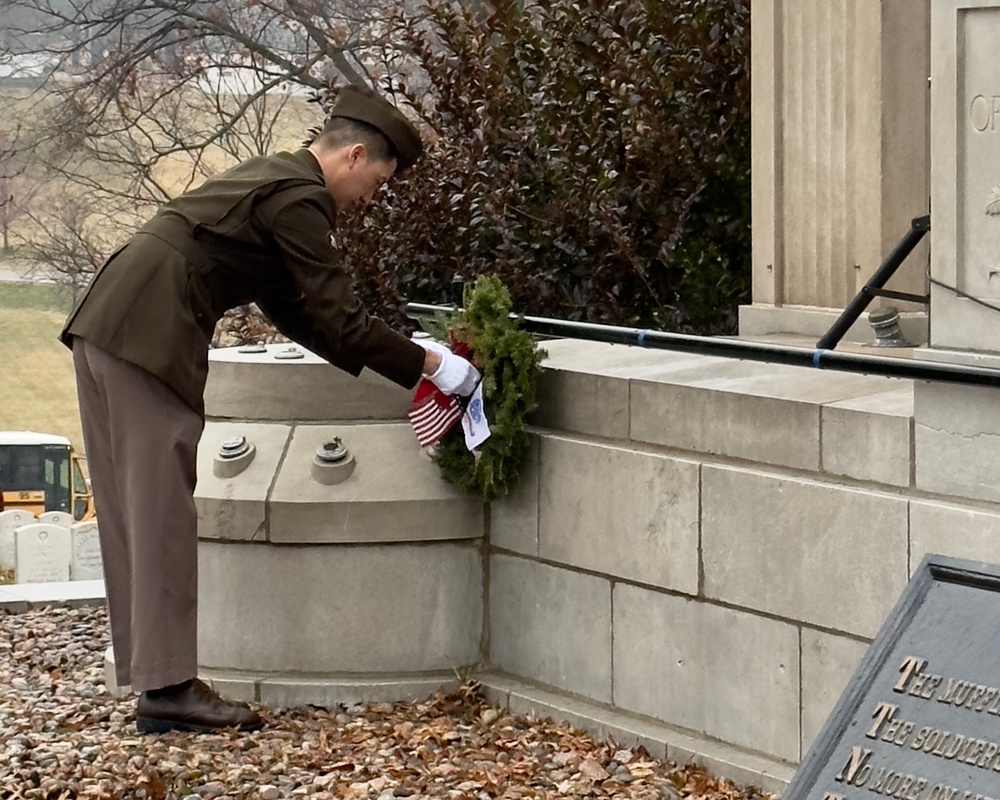 Service Members honor the fallen during Wreaths Across America Ceremony