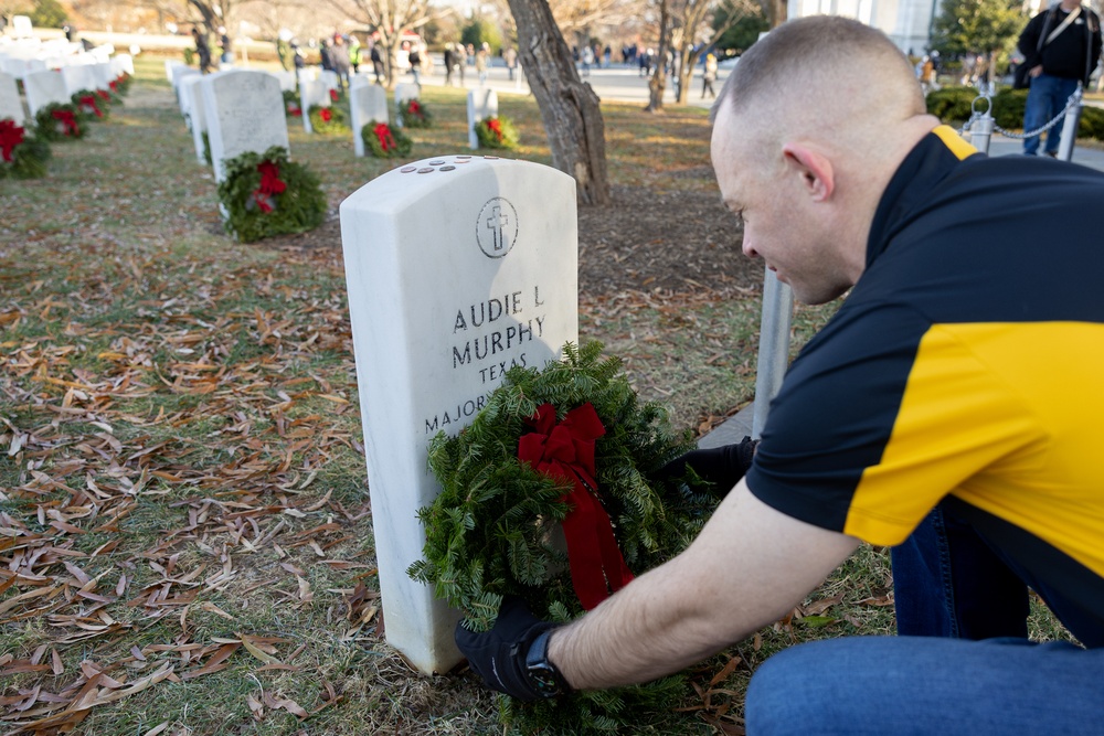 Military District of Washington Sergeant Audie Murphy Club honors namesake during Wreaths Across America event