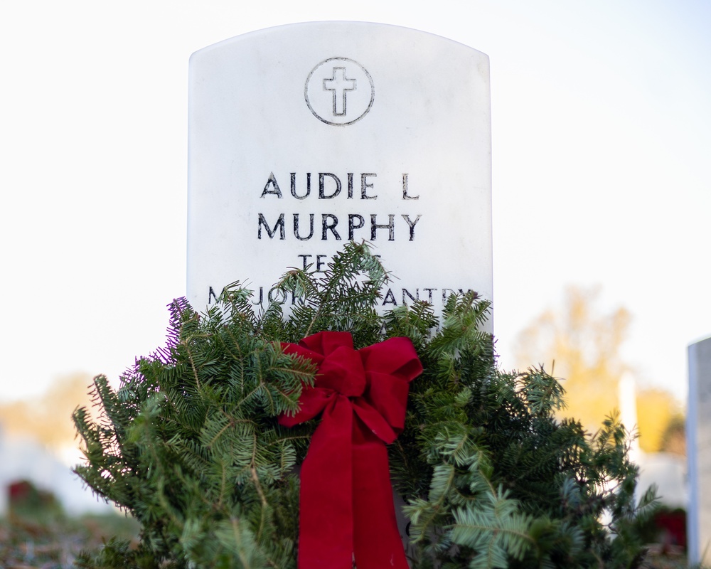 Military District of Washington Sergeant Audie Murphy Club honors namesake during Wreaths Across America event