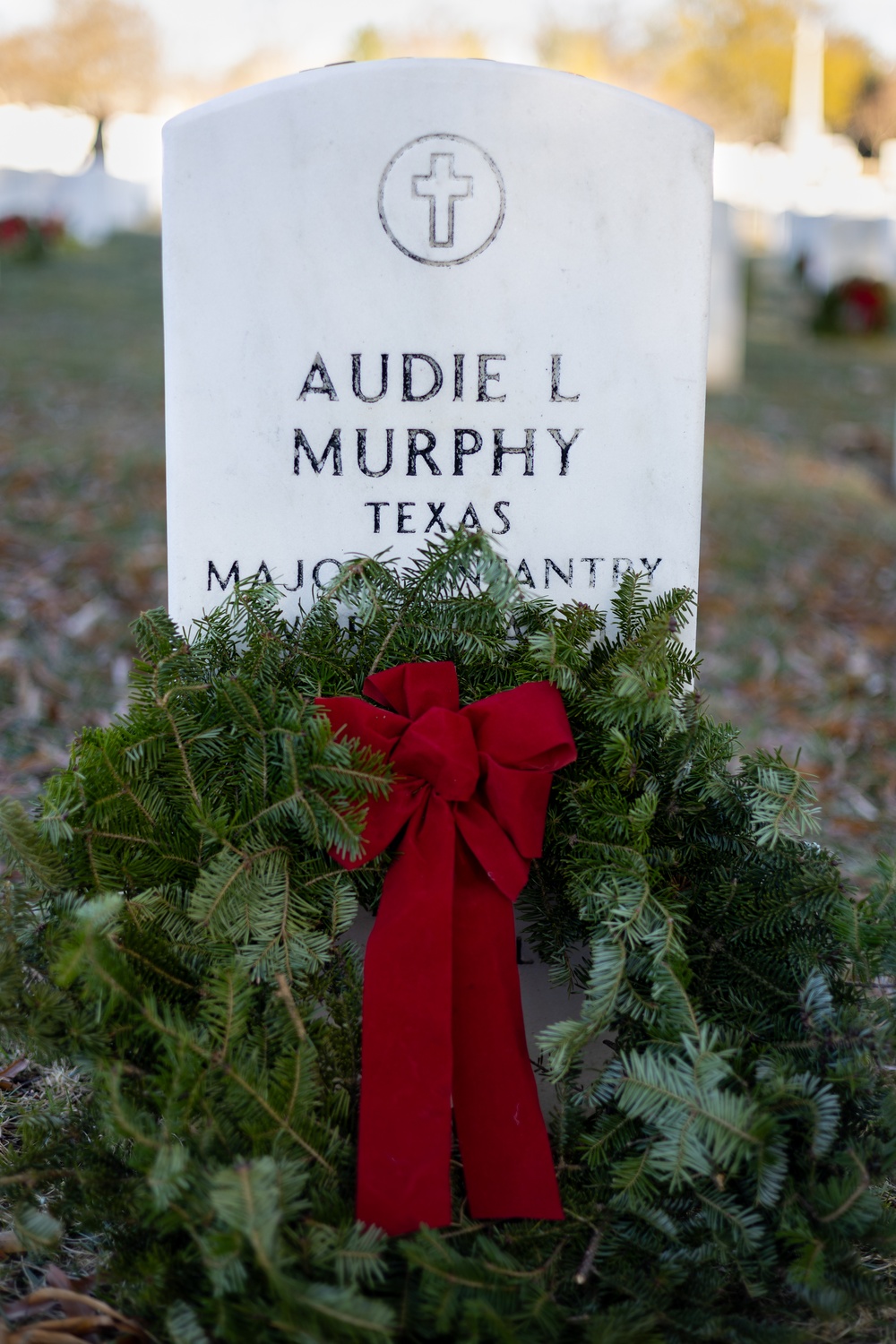 Military District of Washington Sergeant Audie Murphy Club honors namesake during Wreaths Across America event