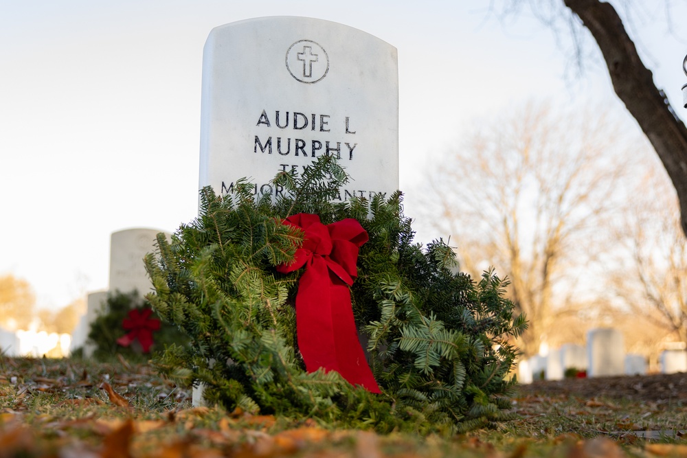 Military District of Washington Sergeant Audie Murphy Club honors namesake during Wreaths Across America event