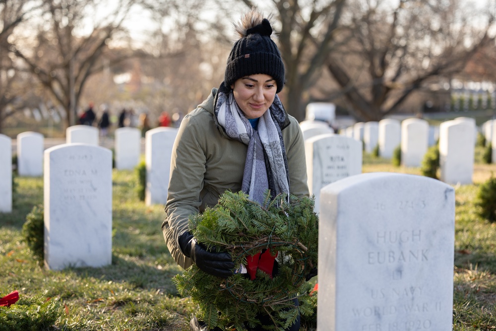 Military District of Washington Sergeant Audie Murphy Club honors namesake during Wreaths Across America event