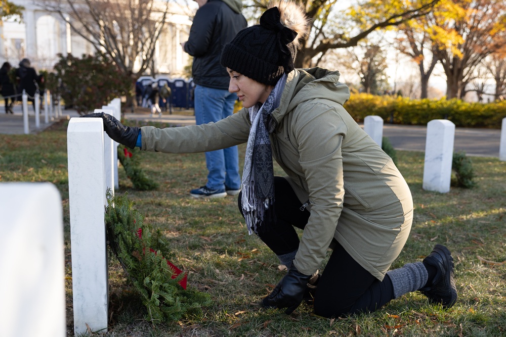 Military District of Washington Sergeant Audie Murphy Club honors namesake during Wreaths Across America event