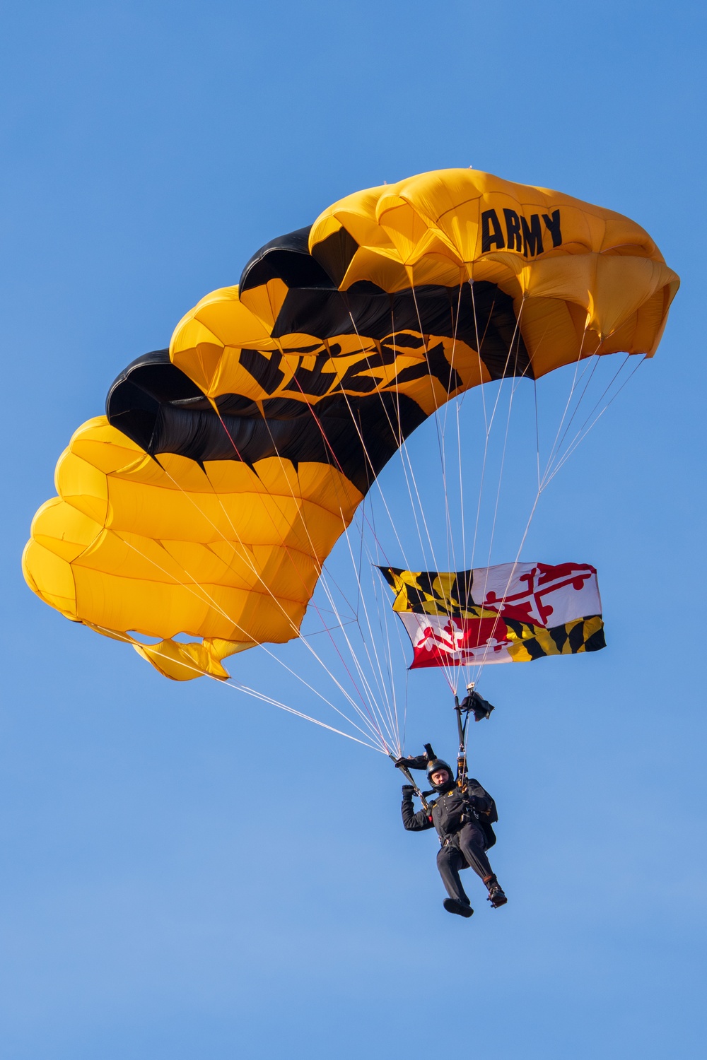 U.S. Army Golden Knights drop into 125th Army Navy Game