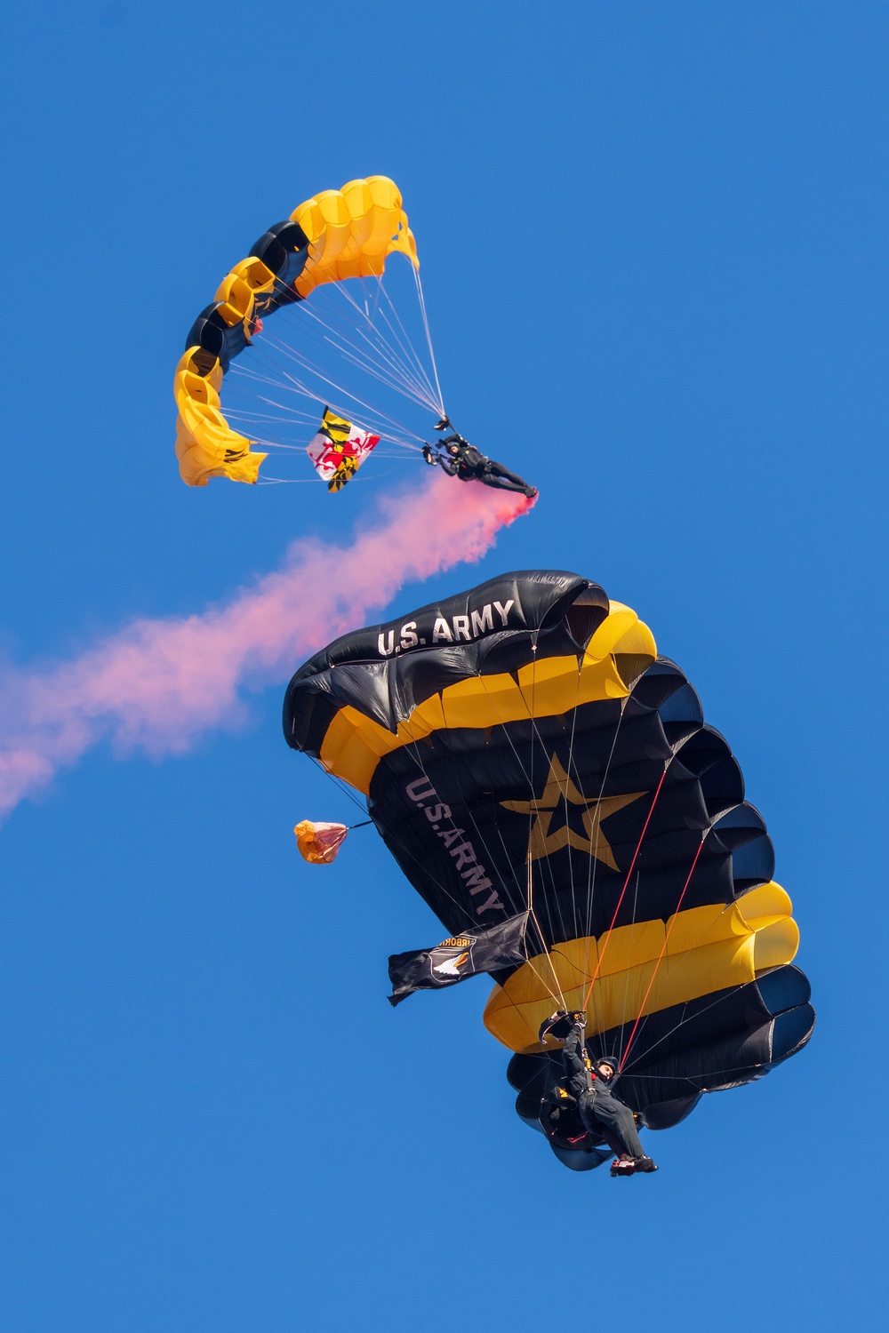 U.S. Army Golden Knights drop into 125th Army Navy Game