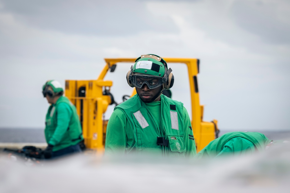 USS Carl Vinson (CVN 70) Conducts Routine Operations in the Philippine Sea