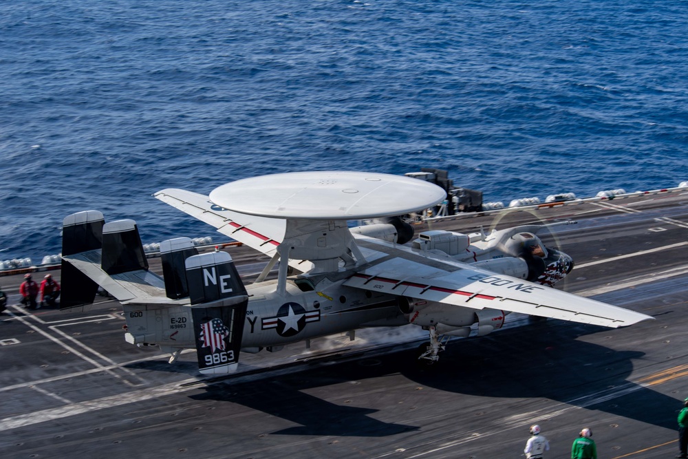 USS Carl Vinson (CVN 70) Conducts Routine Flight Operations in the Philippine Sea