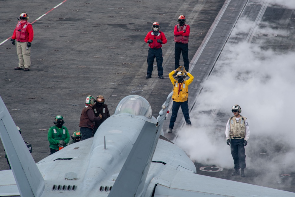 USS Carl Vinson (CVN 70) Conducts Routine Flight Operations in the Philippine Sea