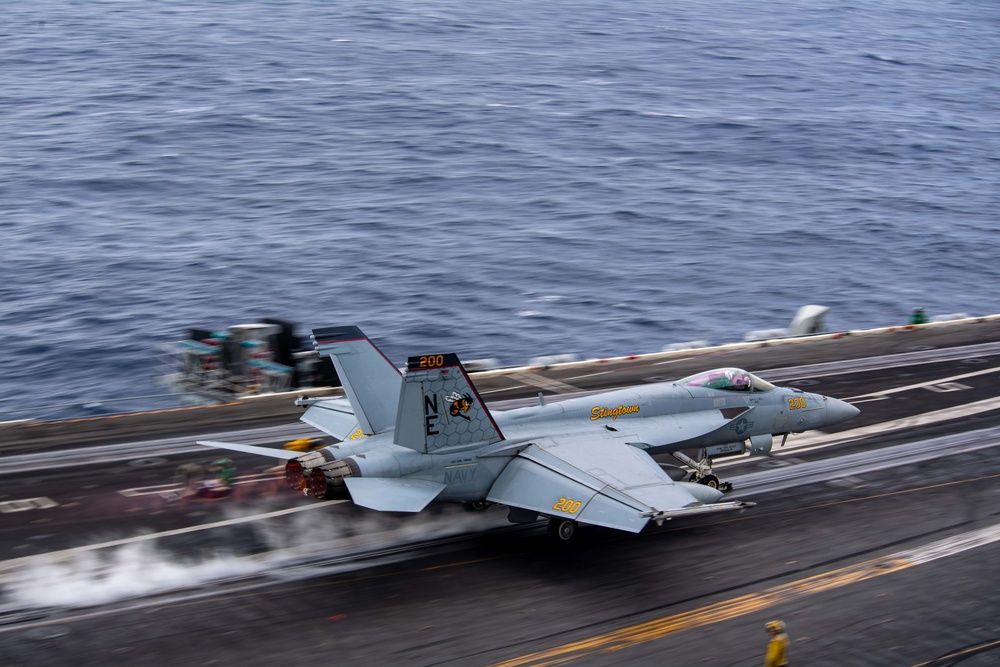 USS Carl Vinson (CVN 70) Conducts Routine Flight Operations in the Philippine Sea