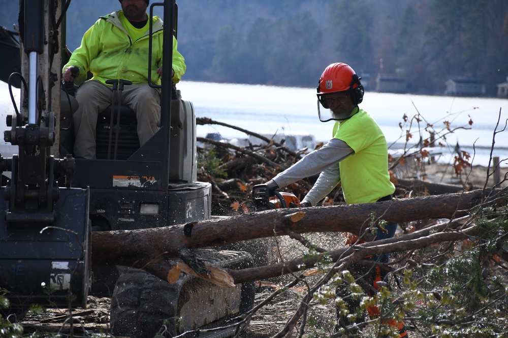 USACE collects waterway debris from Lake Lure