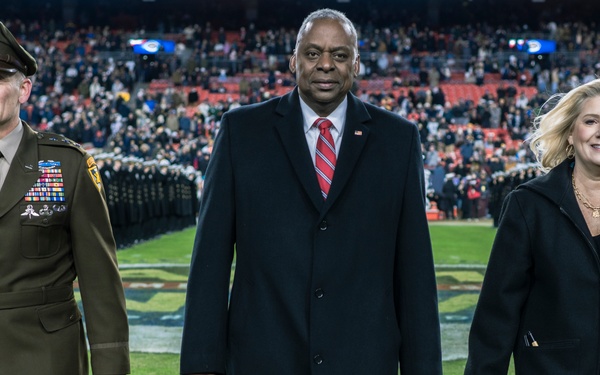 SECDEF Attends 125th Army-Navy Game