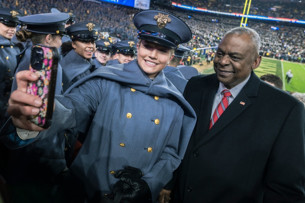 SECDEF Attends 125th Army-Navy Game