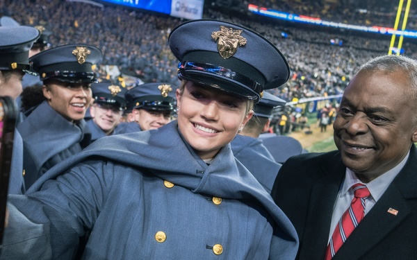 SECDEF Attends 125th Army-Navy Game