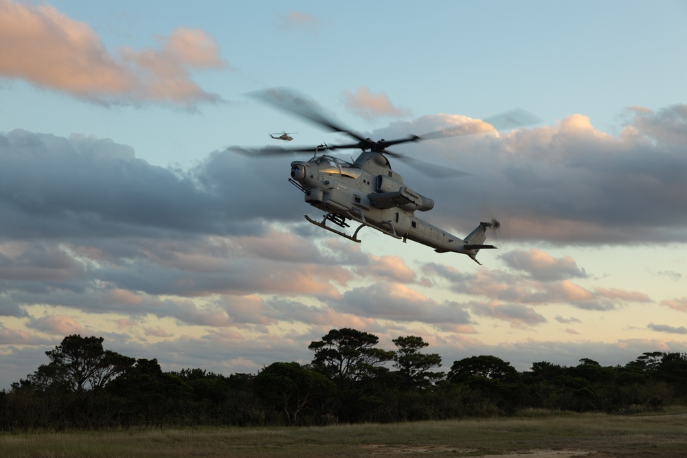 VMM-262 (Rein.) conducts Forward Arming and Refueling Point exercise