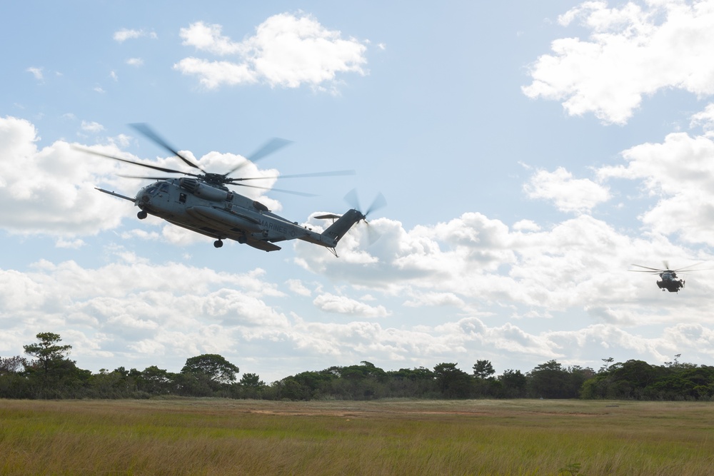 VMM-262 (Rein.) conducts Forward Arming and Refueling Point exercise