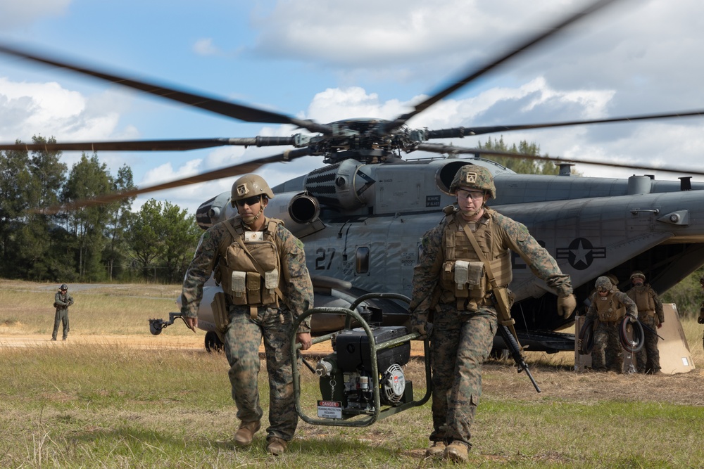 VMM-262 (Rein.) conducts Forward Arming and Refueling Point exercise