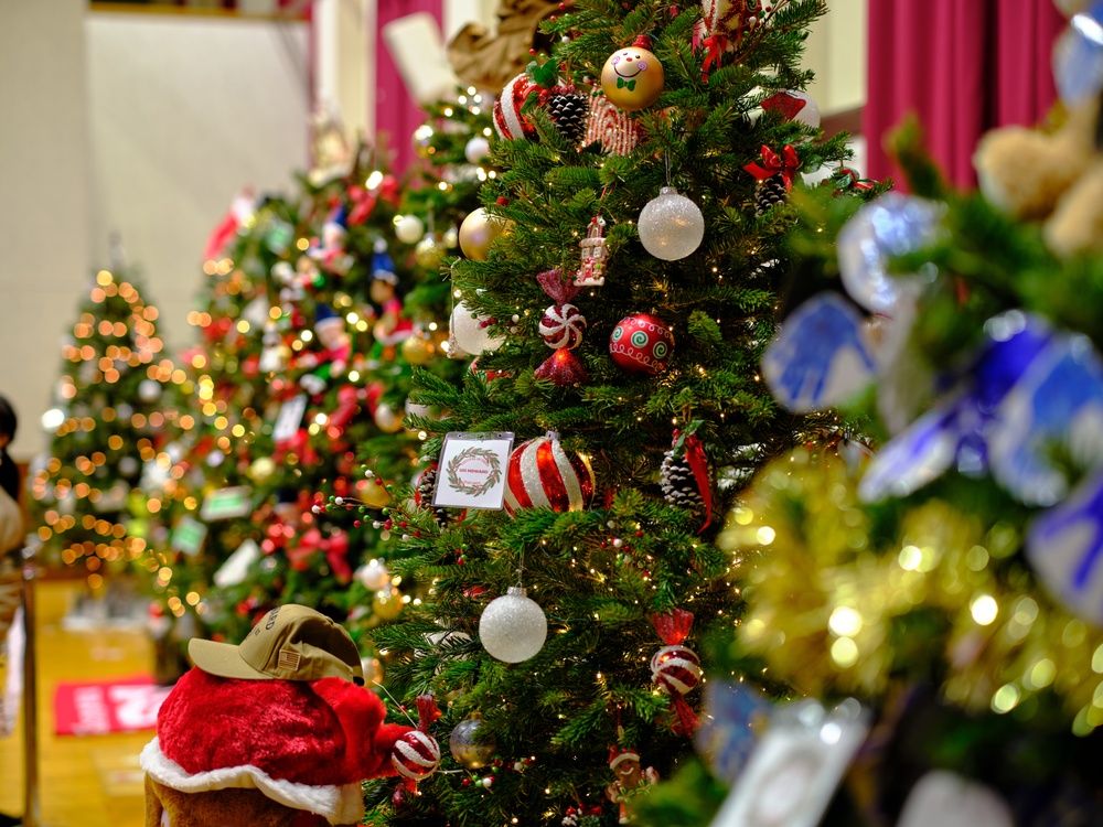 CFAY MWR Hosts Festival of Trees