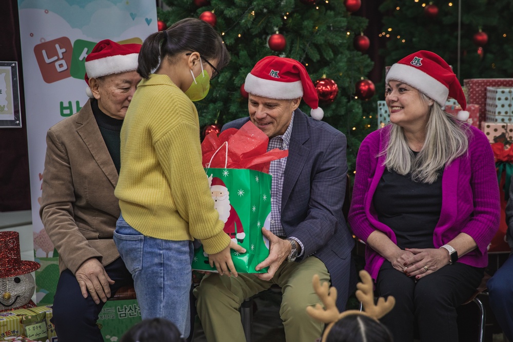 Eighth Army Senior Leaders Visit Namsan-won Orphanage