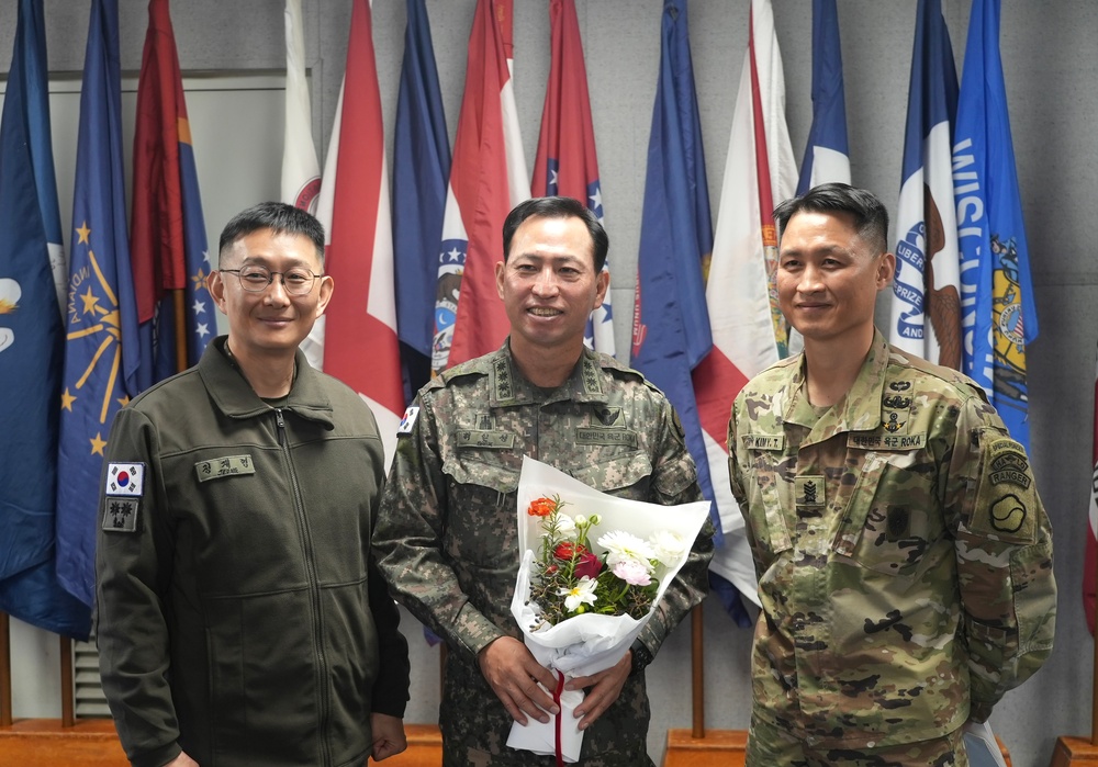 Farewell Ceremony for Col. Baek