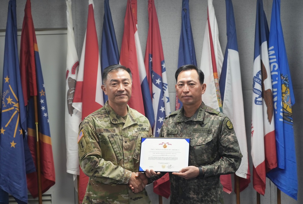 Farewell Ceremony for Col. Baek