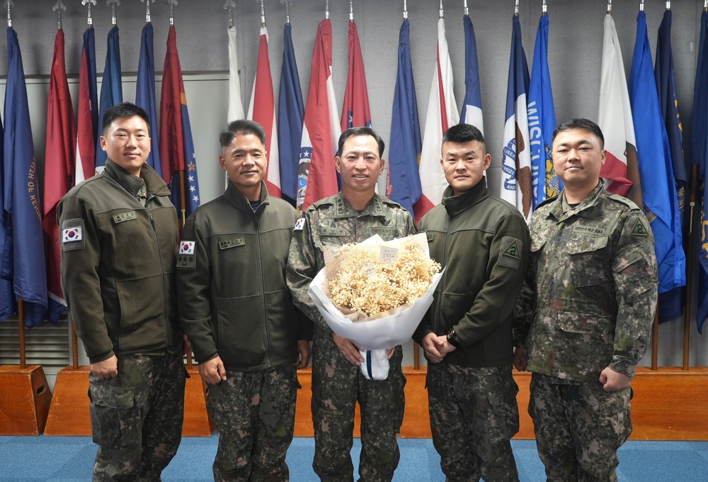 Farewell Ceremony for Col. Baek