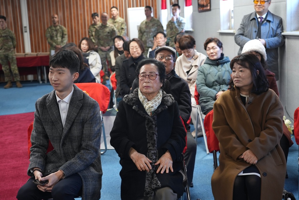 Farewell Ceremony for Col. Baek