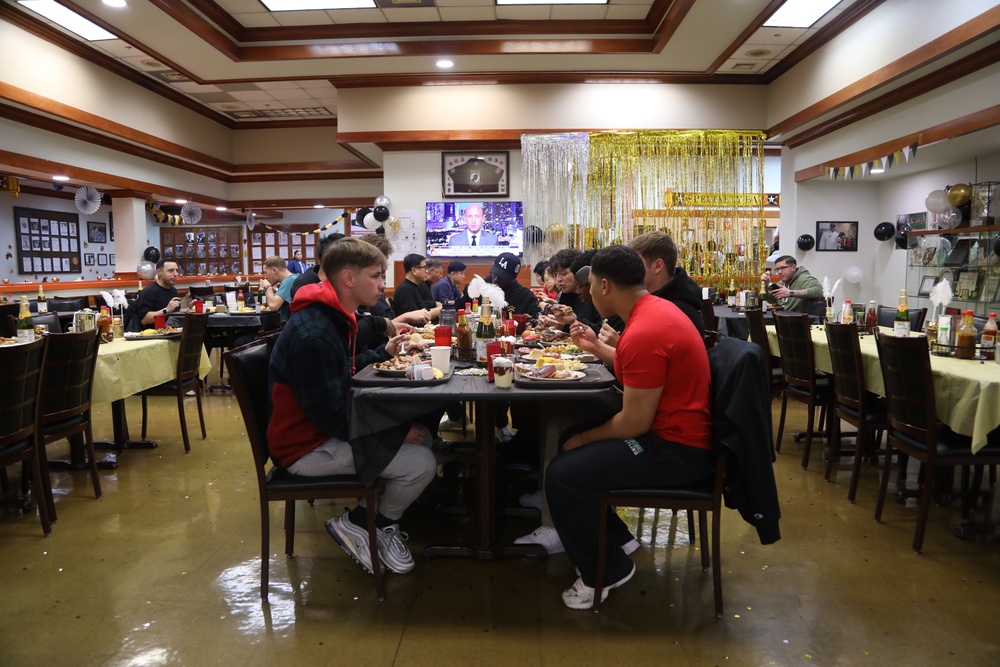 210th Field Artillery Brigade Thanksgiving Day serving event