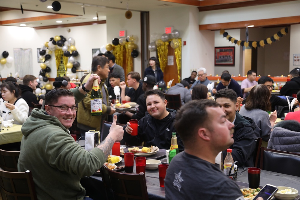 210th Field Artillery Brigade Thanksgiving Day serving event