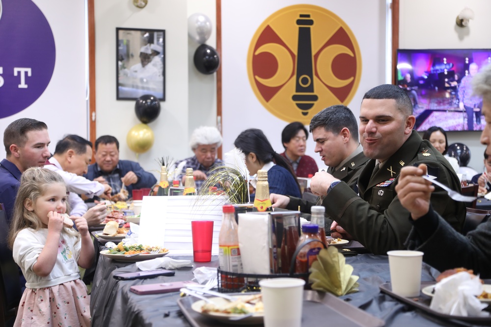 210th Field Artillery Brigade Thanksgiving Day serving event