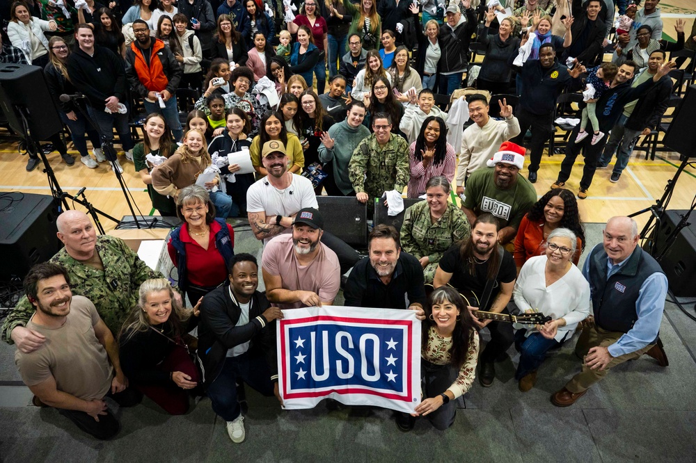 USO Holiday Tour Boosts Troop, Community Morale at NSA Naples Italy