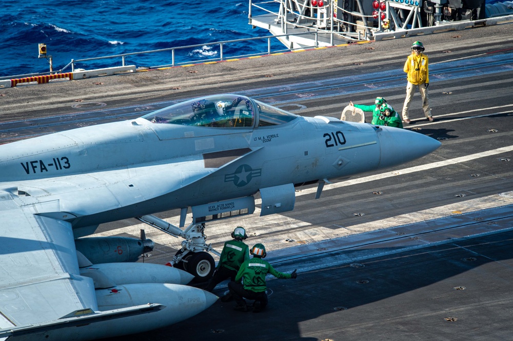 USS Carl Vinson (CVN 70) Conducts Routine Flight Operations in the Philippine Sea