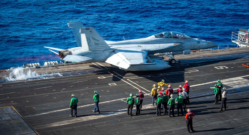 USS Carl Vinson (CVN 70) Conducts Routine Flight Operations in the Philippine Sea