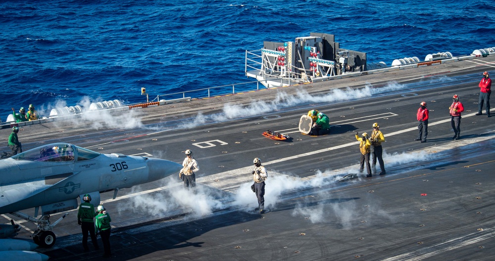 USS Carl Vinson (CVN 70) Conducts Routine Flight Operations in the Philippine Sea