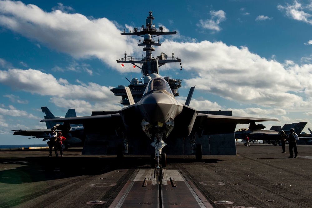 USS Carl Vinson (CVN 70) Conducts Routine Flight Operations in the Philippine Sea